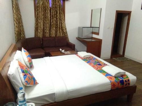 Hotel Kumar's The White House