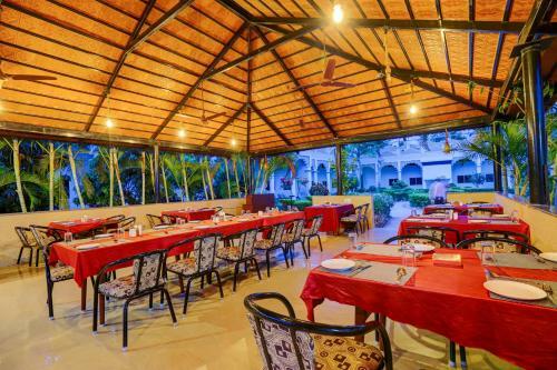 Hotel Ezzenza Royal Garden Brindavan Resort