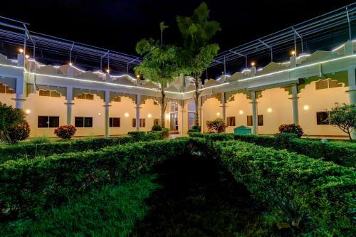 Hotel Ezzenza Royal Garden Brindavan Resort