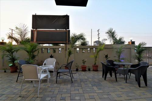 Hotel Manomay Homes
