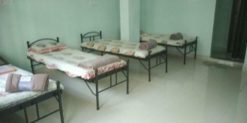Albergue The Cots Dormitory
