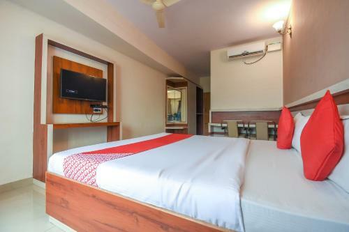 Oyo 9248 Hotel Shrinidhi