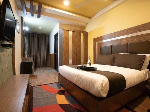 Hotel Oyo 81323 Collection O Pooram