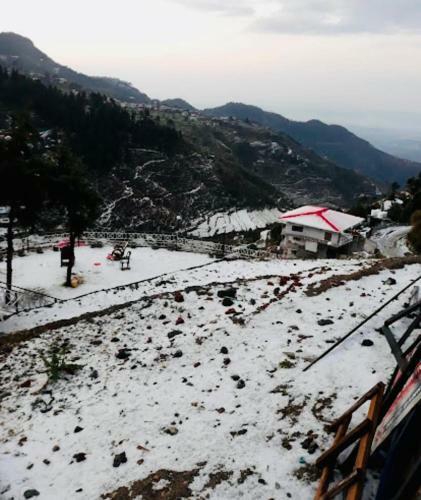 Hotel Himalayan Village