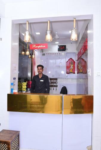 Hotel Shine, Palia Kalan
