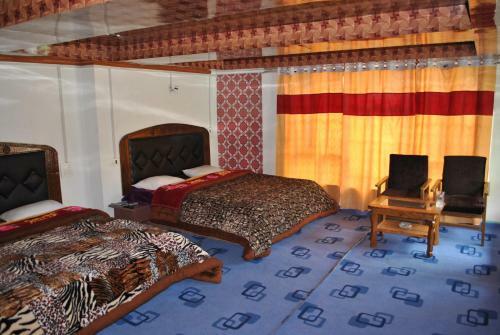 Hostal Hotel Crown Pine