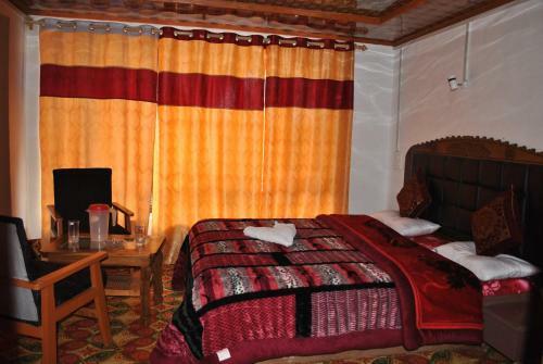 Hostal Hotel Crown Pine