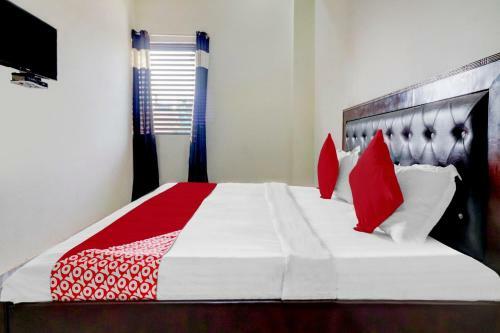 Oyo 82010 Good Hood Hotel