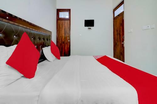 Oyo 82010 Good Hood Hotel