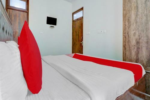 Oyo 82010 Good Hood Hotel