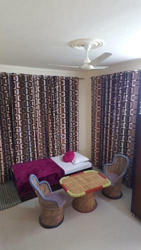 Bed & Breakfast Ekaant Homes (Dhouladhar Suite)