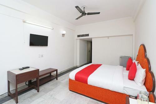 Capital O 29566 Hotel Mid Town