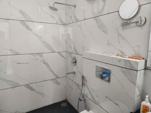 Hotel Guru Surbhi