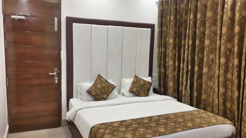 Hotel Guru Surbhi