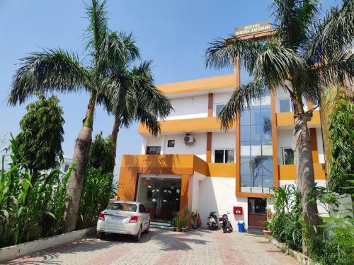 Hotel Guru Surbhi