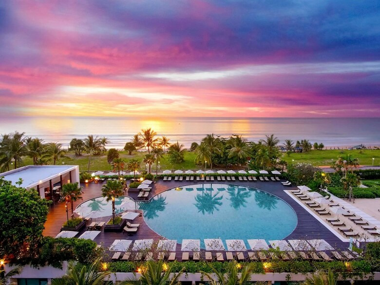 Hotel Pullman Phuket Karon Beach Resort