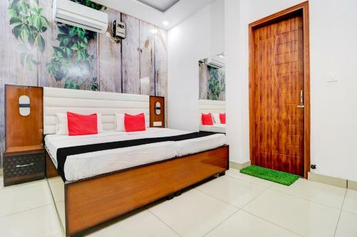 Capital O 79471 Hotel Sekhon