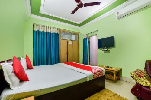 Hotel Oyo 71218 Rudra Homes