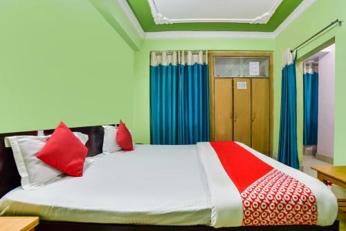Hotel Oyo 71218 Rudra Homes