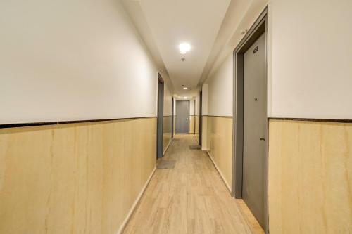 Hotel Vaccinated Staff- Oyo Townhouse 278 Rohini