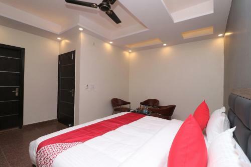 Hotel Oyo 36848 Embellish Inn
