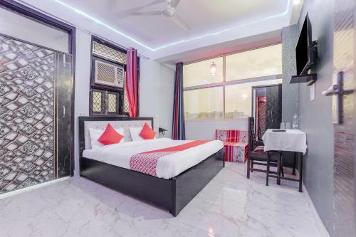 Hotel Oyo 27043 Kanak Residency