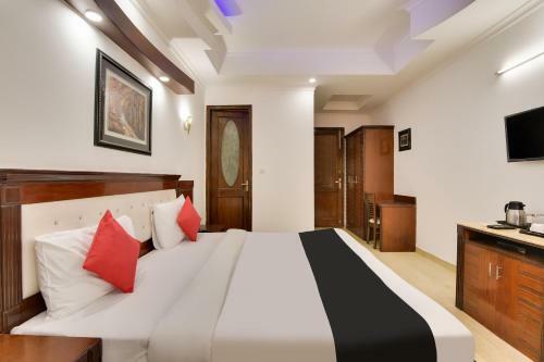 Capital O 44526 Hotel Tjs Royale