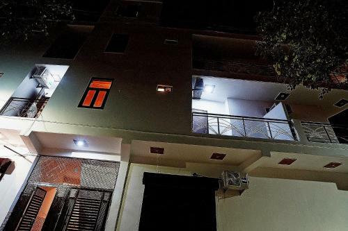Hotel Oyo 46922 Qlark White Palace