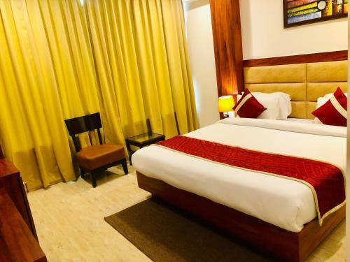 Red Crown Hotel