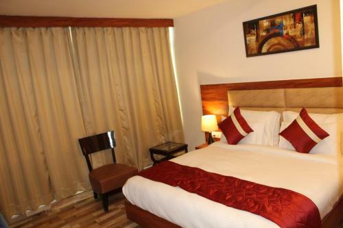 Red Crown Hotel