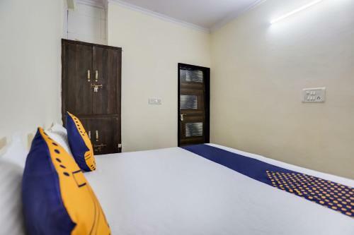 Hotel Spot On 66180 Royal Inn