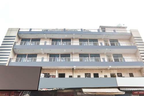 Hotel Spot On 66180 Royal Inn