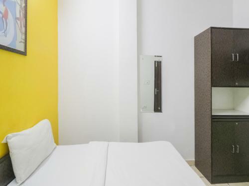 Hostal Vaccinated Staff - Oyo 78805 Decent Cozy Inn