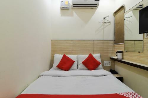 Hotel Vaccinated Staff- Oyo 66745 Le Orange