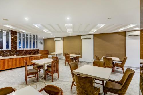Hotel Capital O 73287 Planet Inn