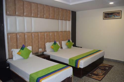 Hotel The Paramont Suites Delhi