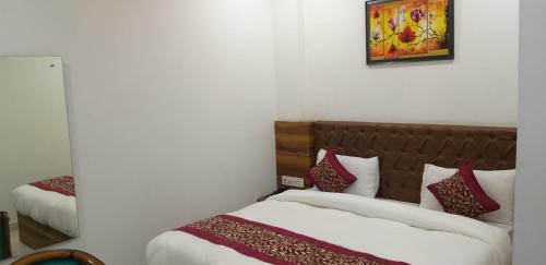 Hotel The Paramont Suites Delhi