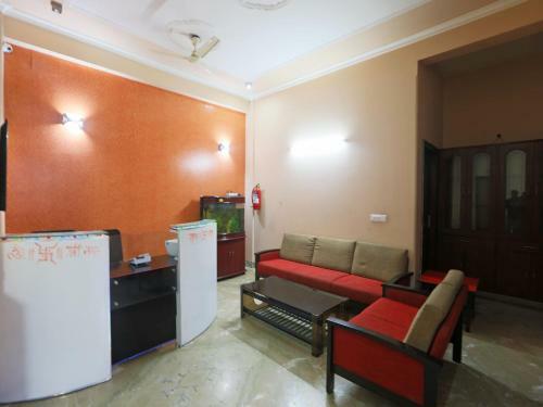 Hotel Vaccinated Staff - Oyo 74553 Sunshine Dwarka