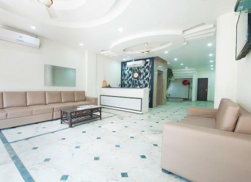 Hotel White & Blue