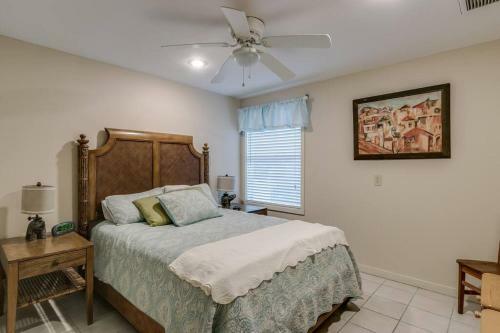 Rustic Beach Front Home - 6 Bedrooms - Private Beach Access - Large Groups