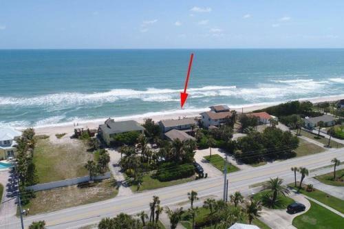 Rustic Beach Front Home - 6 Bedrooms - Private Beach Access - Large Groups