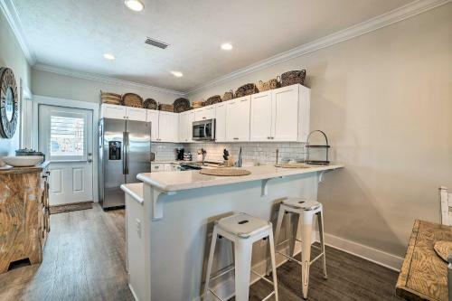 Upscale Ocean View Getaway - Walk To Beach!