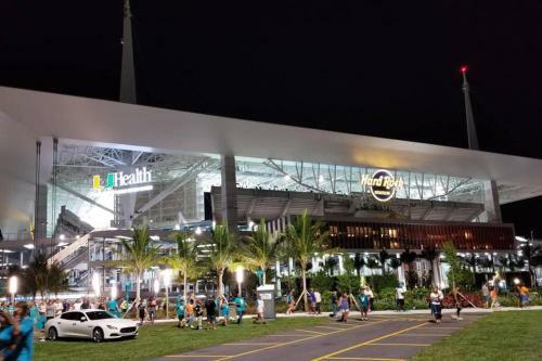 **modern Comfort Near Hard Rock Stadium In Miami**