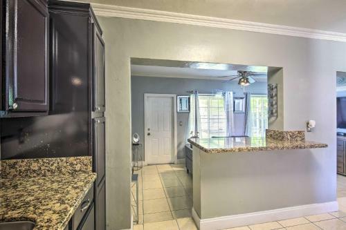 Sun-soaked Miramar Getaway With Screened Porch!