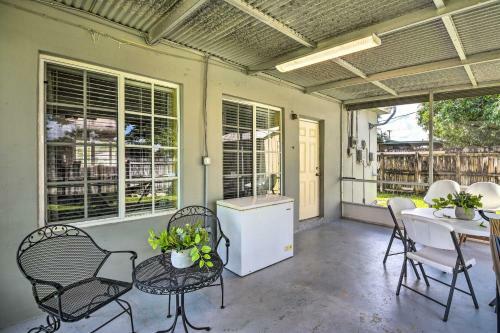 Sun-soaked Miramar Getaway With Screened Porch!