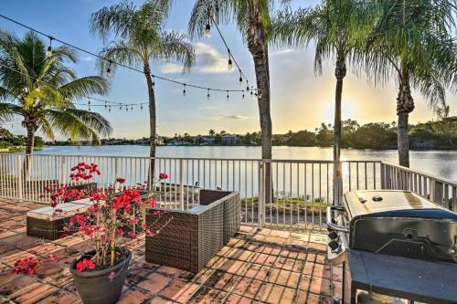 Gorgeous Miramar Villa With Lake And Pool Views