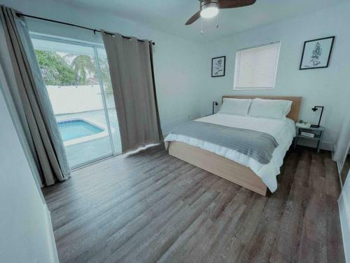 Dream Vacation Home 4/2 W/heated Pool