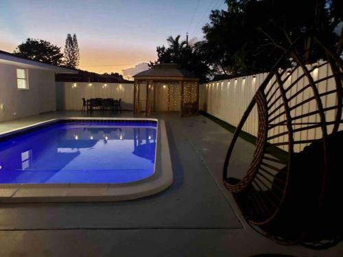Dream Vacation Home 4/2 W/heated Pool