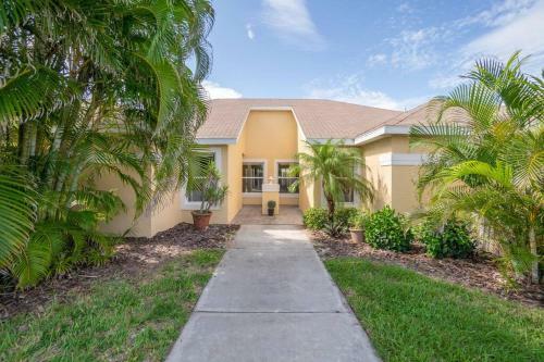 Banana Cabana Two Unit Duplex Walk To The Beach
