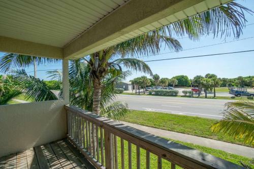 Steps From The Beach - Relaxing Townhome